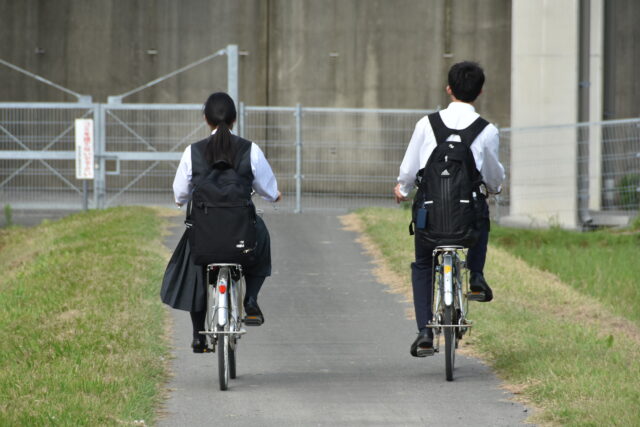 通勤・通学中の自転車事故、会社や親も責任を負う？知らないと困る賠償ルール