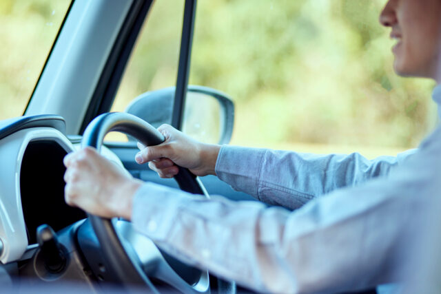 子どもが免許を取ったら自動車保険はそのままで大丈夫？家の車を運転する前に確認したいこと