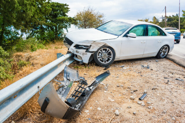 最近の車はなぜ修理費が高い？昔との比較やバンパーをぶつけただけでも高額になる理由